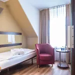 奥斯特库格酒店 4* 胡苏姆